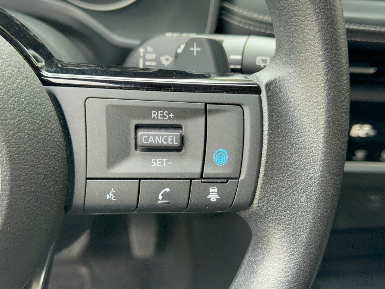 Used 2023 Nissan Rogue SV AWD/4WD image 19
