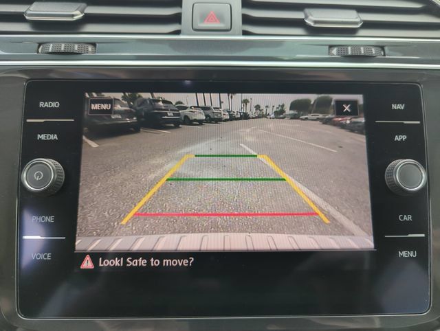 Used 2020 Volkswagen Tiguan SEL AWD/4WD image 39