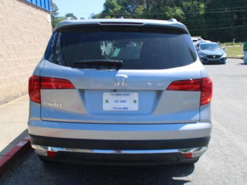 Used 2018 Honda Pilot Touring image 4