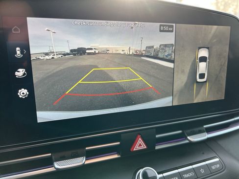 Used 2024 Hyundai Elantra Limited image 34