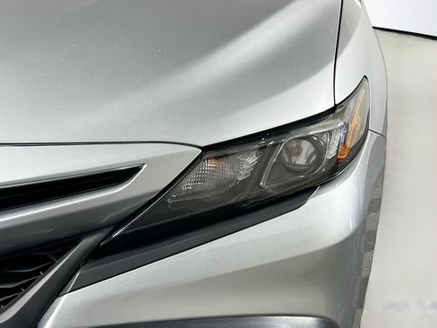 Used 2022 Toyota Camry SE FWD image 11