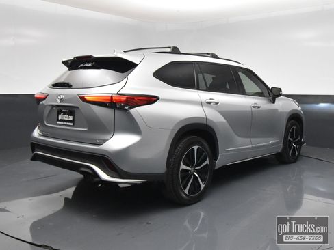 Used 2021 Toyota Highlander XSE FWD image 48