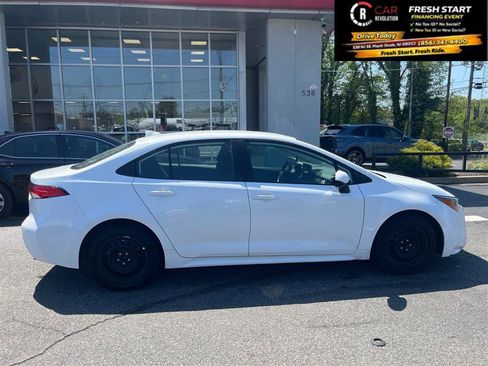 Used 2024 Toyota Corolla LE FWD image 8