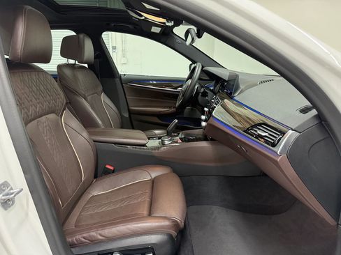 Used 2019 BMW 540i w/ M Sport Package image 11