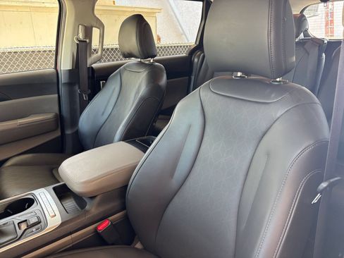 Used 2026 Kia Carnival FWD image 39