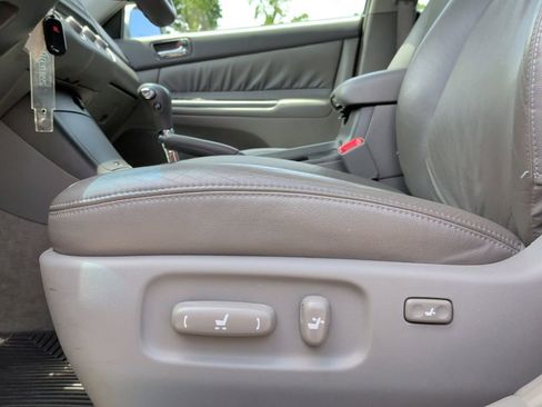 Used 2005 Toyota Camry LE FWD image 10