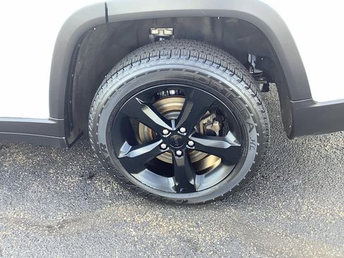 Certified 2024 Jeep Grand Cherokee L Limited w/ Luxury Tech Group II AWD/4WD image 7