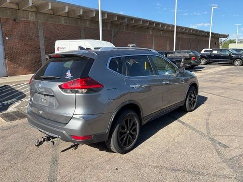 Used 2017 Nissan Rogue SV AWD/4WD image 5