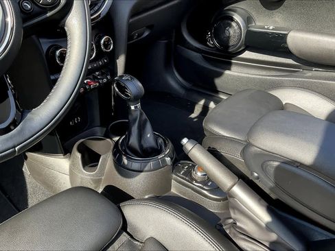 Used 2017 MINI Cooper S image 19