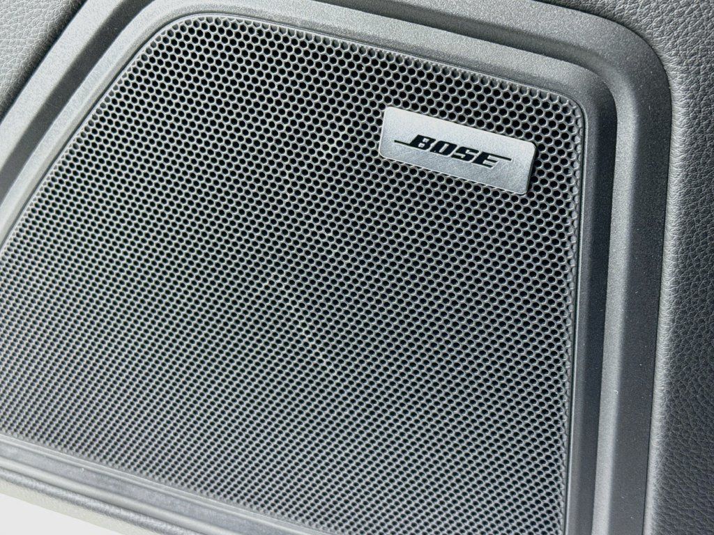 Certified 2025 Porsche Macan AWD/4WD image 12