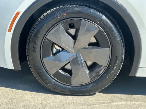 Used 2024 Toyota Prius Prime FWD image 35