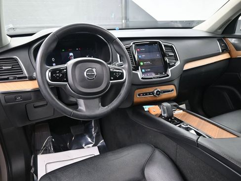 Used 2023 Volvo XC90 B6 Plus image 10