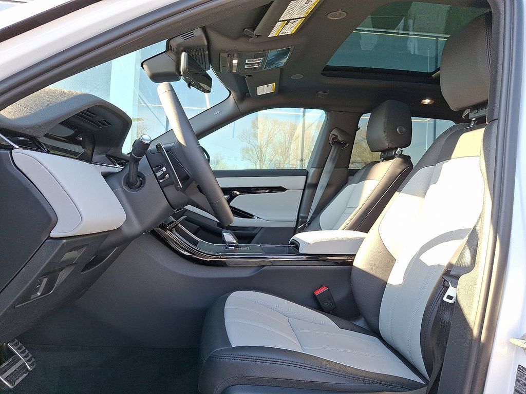 New 2026 Land Rover Range Rover Evoque Dynamic SE AWD/4WD image 9