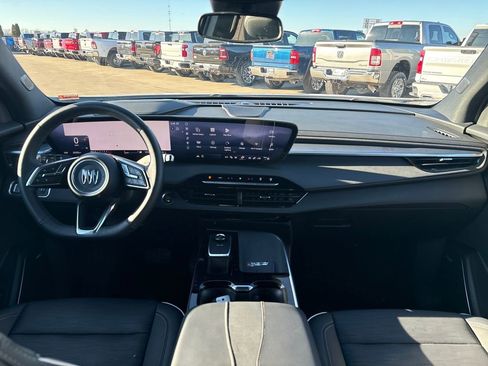 Used 2025 Buick Enclave Sport Touring image 18