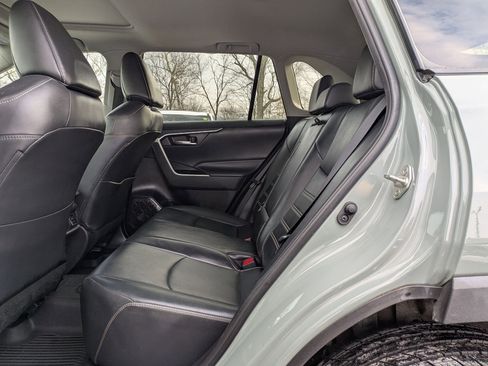 Used 2020 Toyota RAV4 XLE Premium image 9