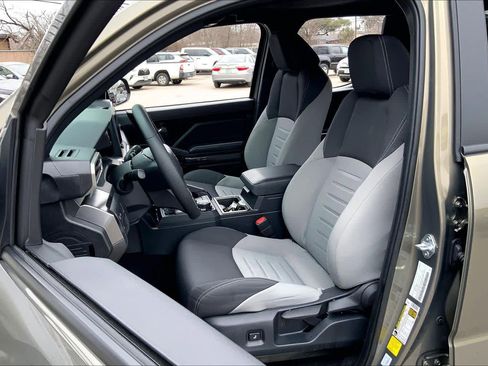 Used 2025 Toyota Tacoma TRD Sport image 8