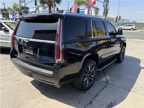 Used 2017 Cadillac Escalade Premium Luxury RWD image 13