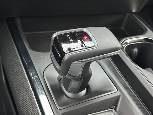 Used 2025 Chevrolet Silverado 1500 ZR2 w/ Technology Package image 33