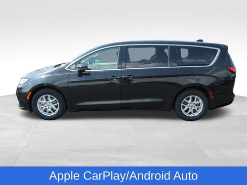 Used 2023 Chrysler Pacifica Touring-L FWD image 2