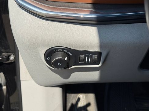Used 2022 Jeep Compass Limited w/ Sun and Sound Group AWD/4WD image 18
