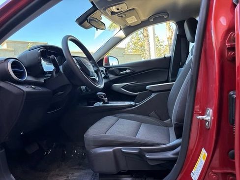 Used 2024 Chevrolet Trax LS w/ LS Convenience Package FWD image 13