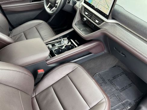 Certified 2025 Ford Explorer Platinum w/ LUX Leather Package image 17