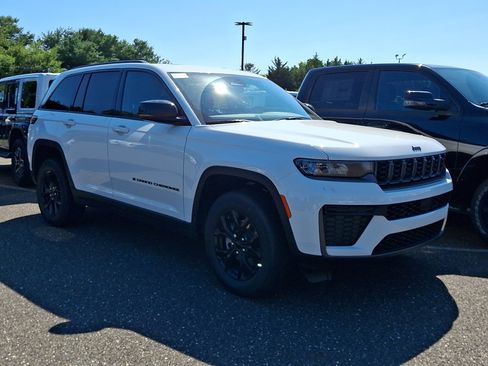 New 2026 Jeep Grand Cherokee Altitude AWD/4WD image 3