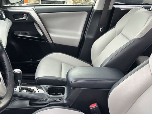 Used 2018 Toyota RAV4 Limited image 24
