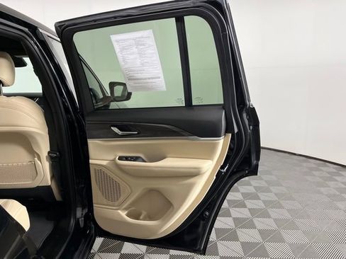 Used 2023 Jeep Grand Cherokee Limited image 41