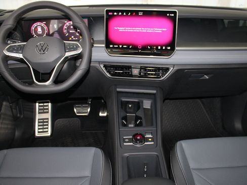 New 2026 Volkswagen Tiguan SE R-Line image 16