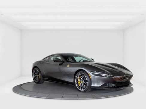 Certified 2021 Ferrari Roma RWD image 7