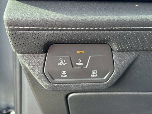 Used 2025 Volkswagen Atlas SE FWD image 20