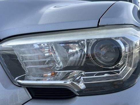 Used 2018 Toyota Tacoma TRD Off-Road image 20