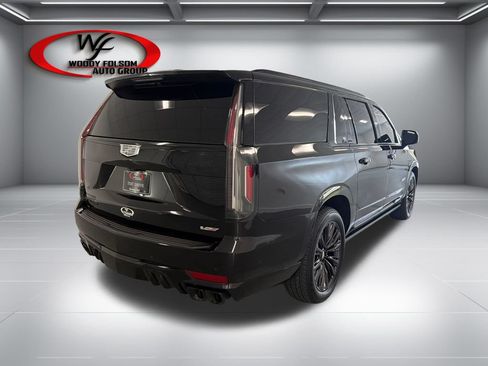 Used 2024 Cadillac Escalade ESV V w/ LPO, ONYX Package AWD/4WD image 6