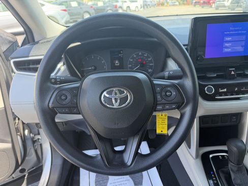 Used 2023 Toyota Corolla Cross L FWD image 17