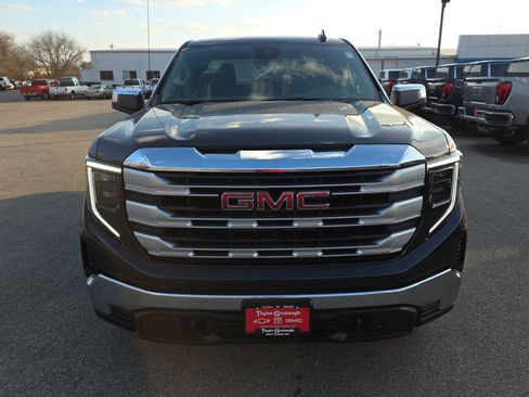 New 2026 GMC Sierra 1500 SLE image 3