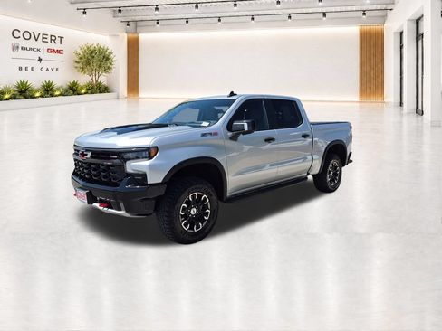 Used 2022 Chevrolet Silverado 1500 ZR2 w/ Technology Package AWD/4WD image 4