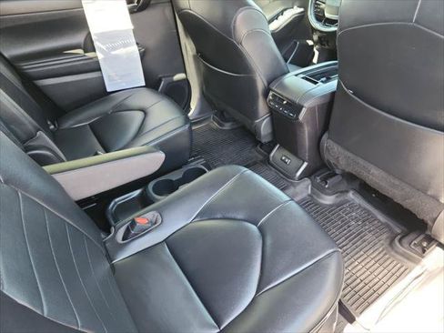Certified 2020 Toyota Highlander XLE AWD/4WD image 18