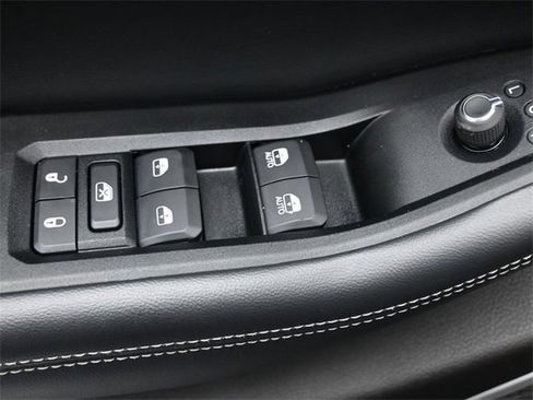 Used 2023 Jeep Grand Cherokee Limited w/ Luxury Tech Group II image 13