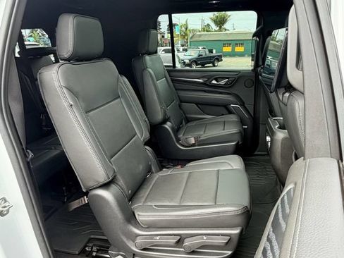 Used 2021 GMC Yukon XL Denali w/ Denali Premium Package AWD/4WD image 31
