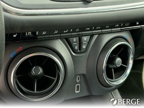 Used 2025 Chevrolet Blazer LT FWD image 29