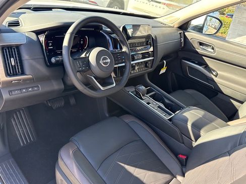 New 2025 Nissan Pathfinder Platinum w/ Cargo Package image 9