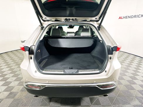 Used 2023 Toyota Venza LE image 31