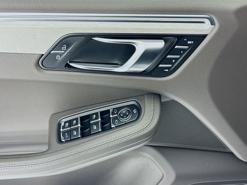 Certified 2023 Porsche Macan Turbo AWD/4WD image 11