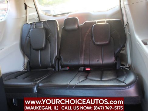Used 2018 Chrysler Pacifica Touring-L image 18