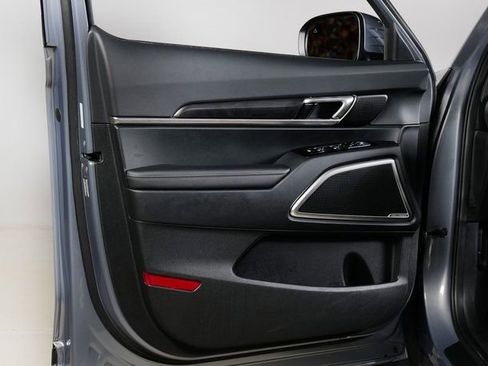 Used 2025 Kia Telluride LX image 23