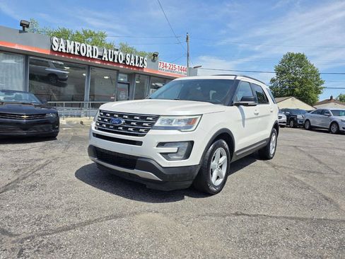 Used 2016 Ford Explorer XLT w/ Equipment Group 202A AWD/4WD image 1