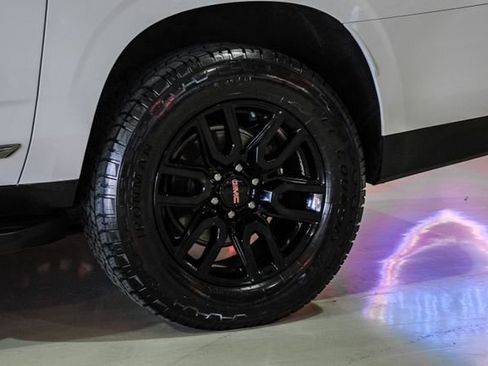 Used 2022 GMC Yukon XL SLT w/ SLT Premium Package image 54