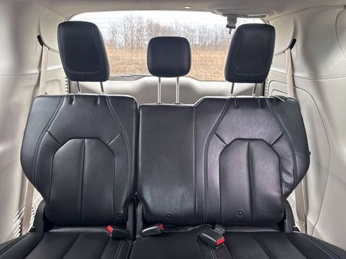 Used 2021 Chrysler Pacifica Touring-L FWD image 20