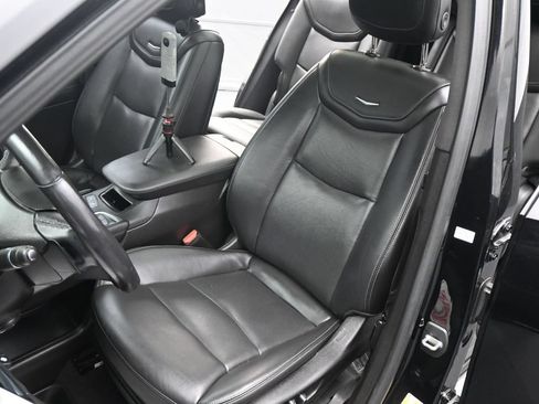 Used 2022 Cadillac XT6 Premium Luxury w/ Technology Package FWD image 6